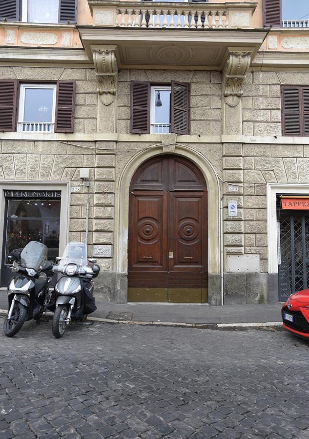 Colosseum Comfortable Apartment ローマ エクステリア 写真